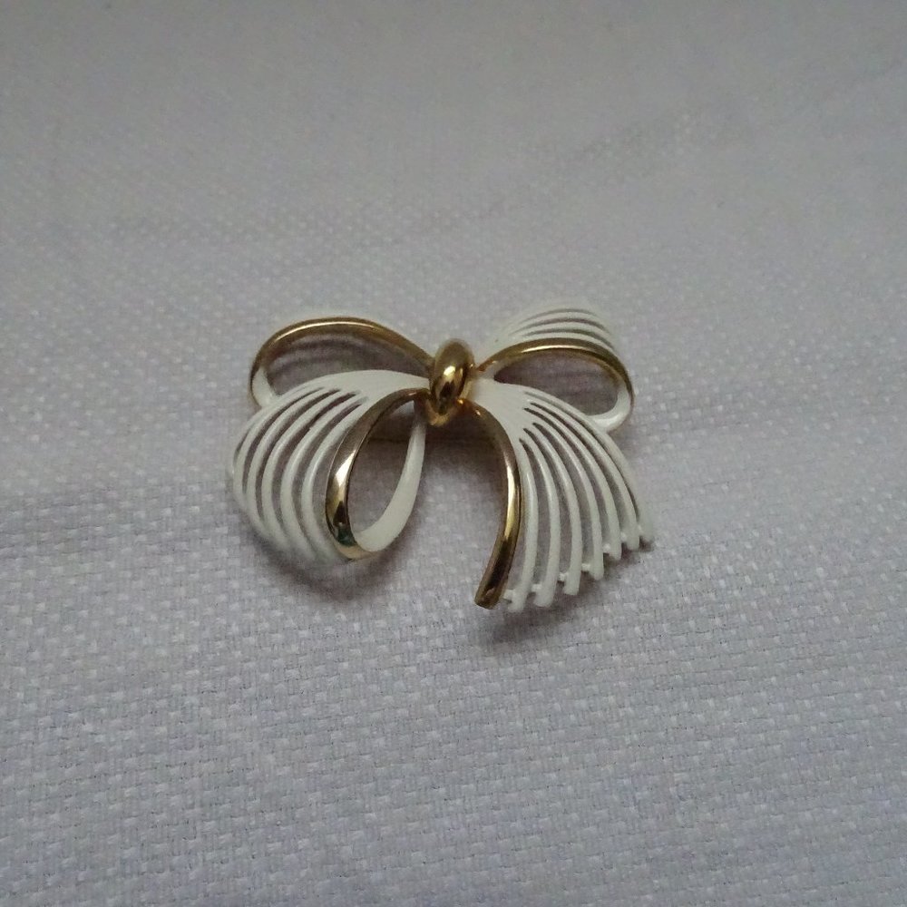 Vintage Monet White Enamel Filled Golden Bow Brooch